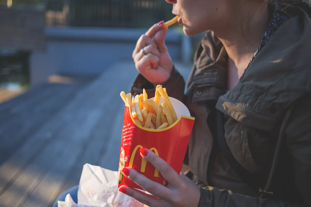 Jak wygląda praca w McDonald’s – poradnik