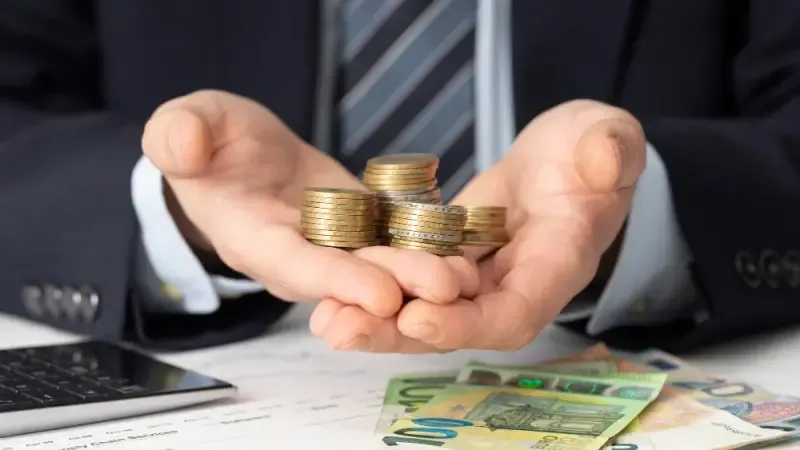 Pożyczka pozabankowa dla firm a tradycyjny kredyt bankowy – co lepiej wybrać?