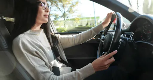 Nowe pokolenie kierowców – dlaczego millenialsi i generacja Z wybierają carsharing?
